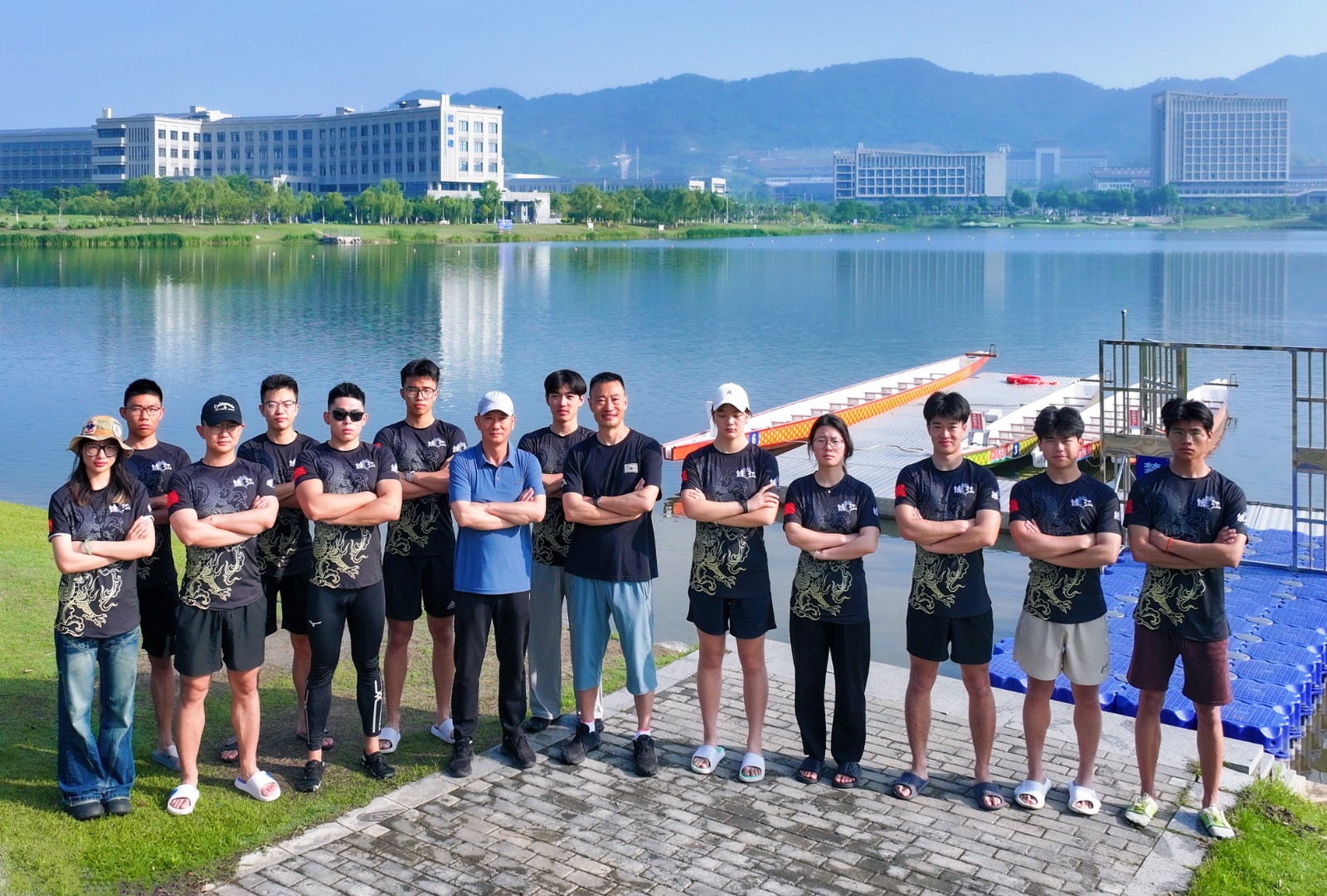 1748226527200141.jpg 码头合影.jpg